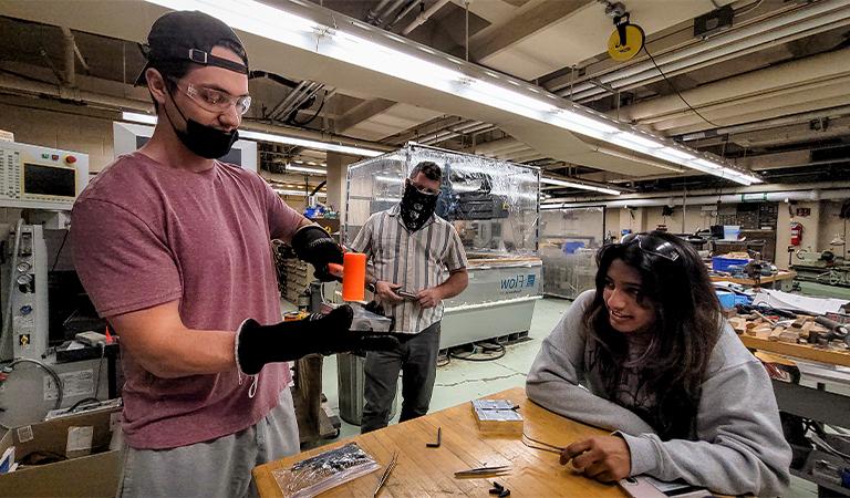 JT Griffin ’23, Arpita Bhutani ’23 and Drew Price work together in a workshop.